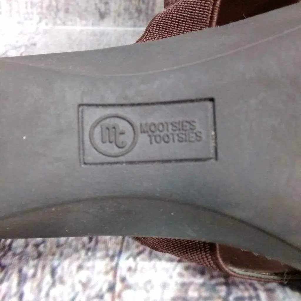 MOOTSIES TOOTSIES BROWN SANDALS SIZE 7.5M D2C TCC