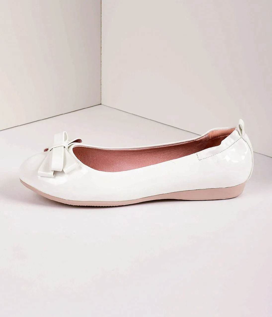 Vintage Style White Patent Leatherette Bow Ballet Flats