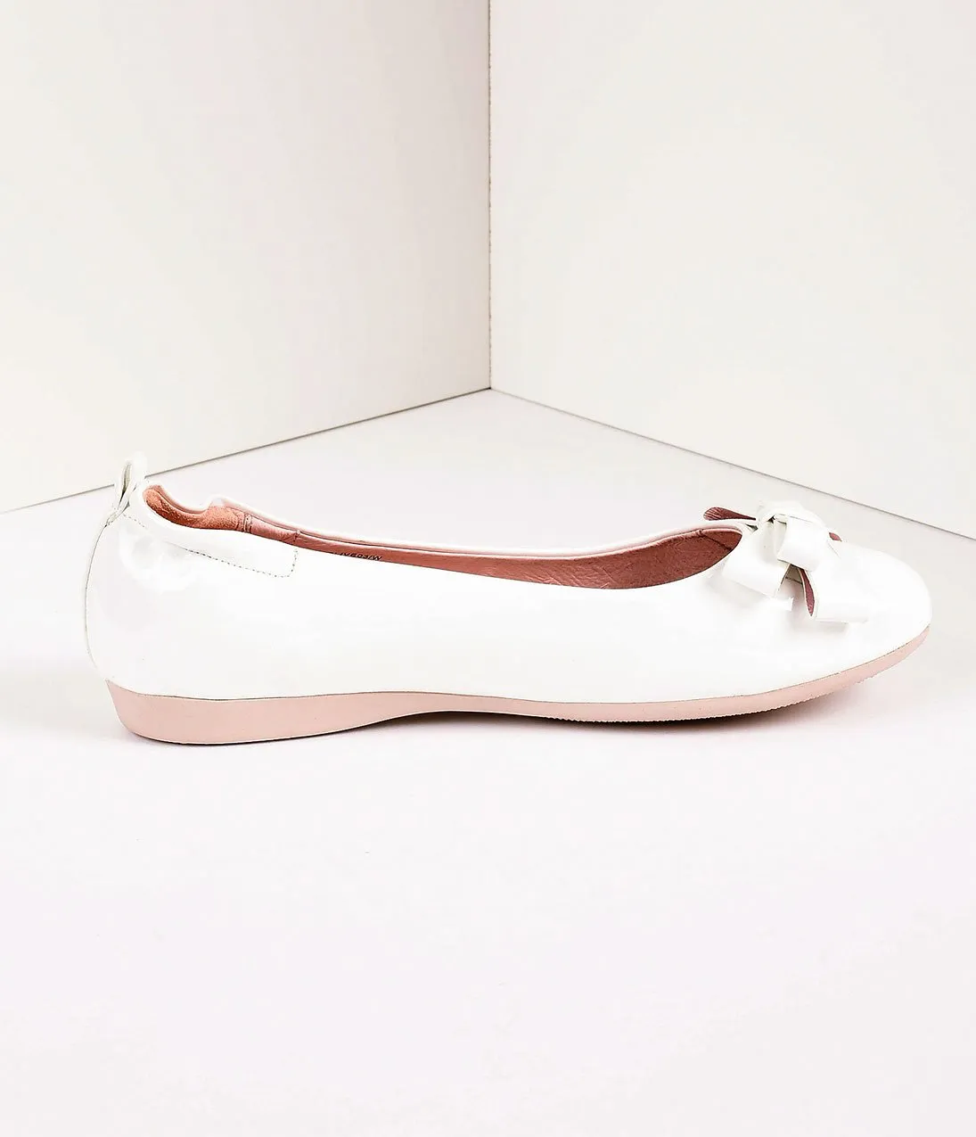 Vintage Style White Patent Leatherette Bow Ballet Flats