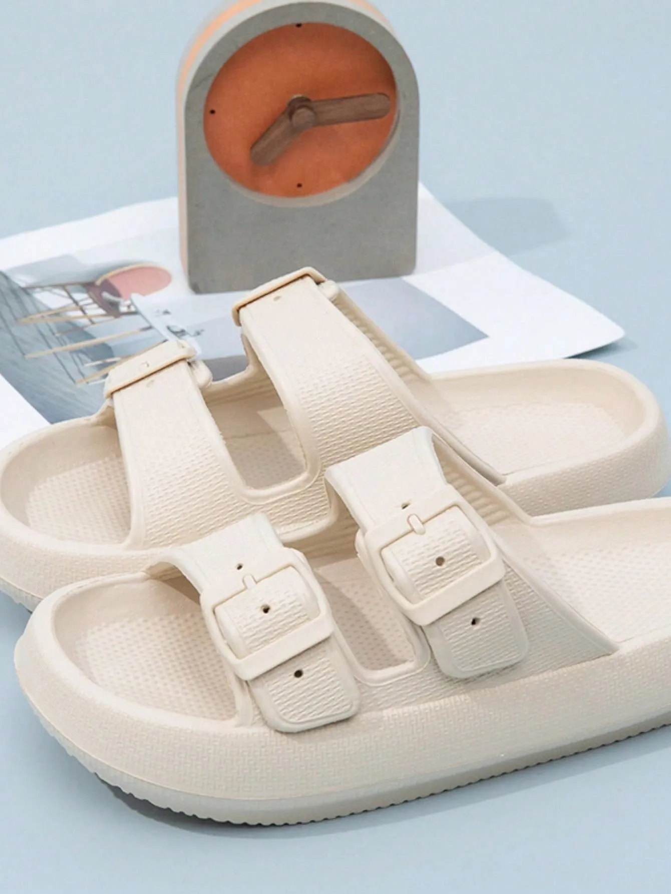 Women's Summer Flat Sandals With Double Buckle Straps, Unisex Flip Flops, Outdoor Non-Slip Toe-Exposed Beach Slippers, Indoor Bathroom Anti-Slip Slipper