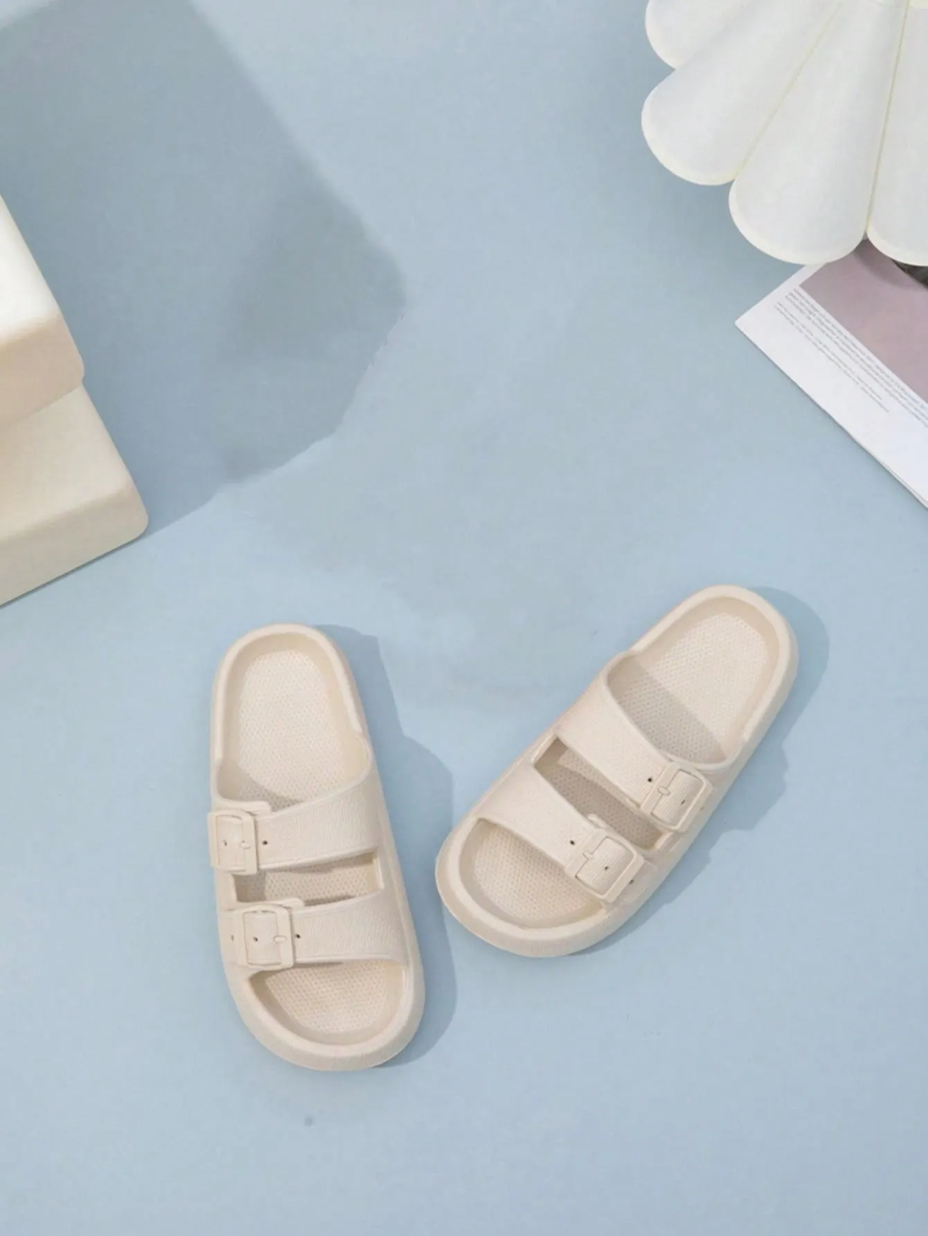Women's Summer Flat Sandals With Double Buckle Straps, Unisex Flip Flops, Outdoor Non-Slip Toe-Exposed Beach Slippers, Indoor Bathroom Anti-Slip Slipper
